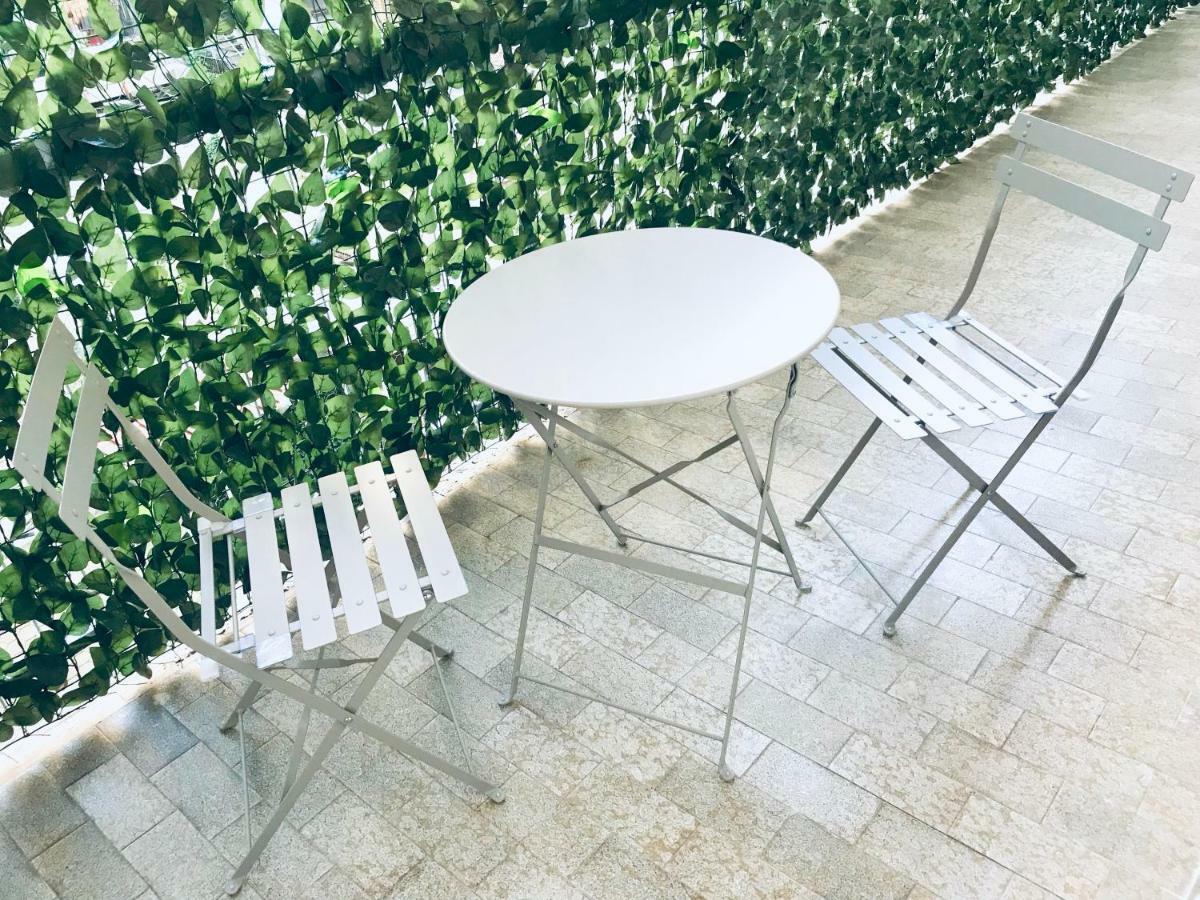 Bellhome 3 - Elegante Appartamento Nel Centro Di Bari Exterior photo